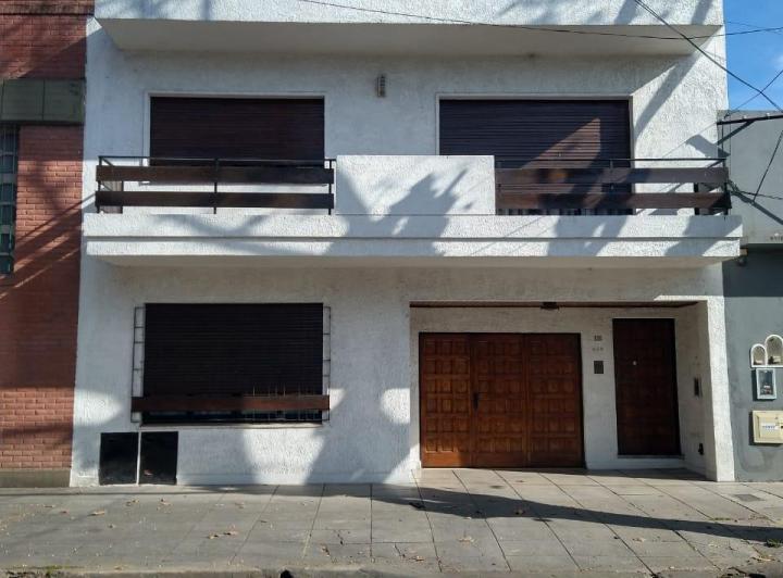 Casa · 220m² · 3 Ambientes · 1 Cochera