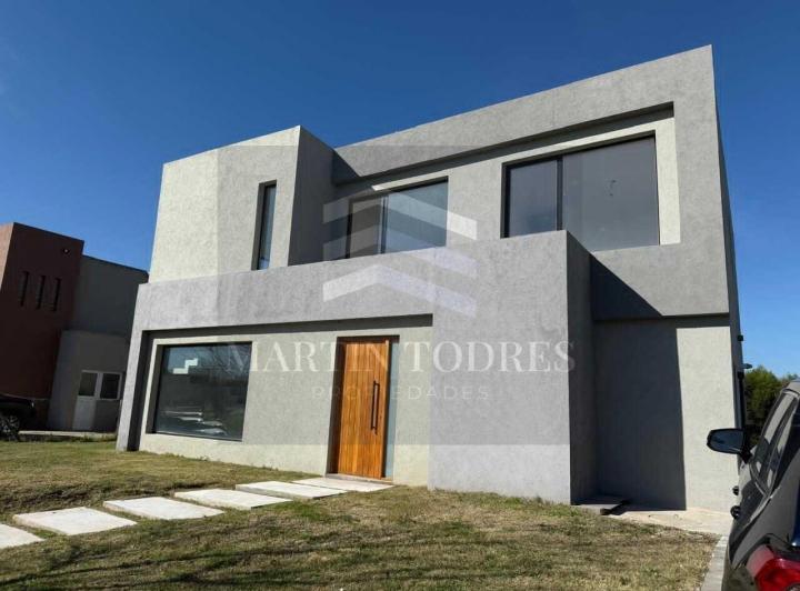 Casa · 175m² · 4 Ambientes · 1 Cochera
