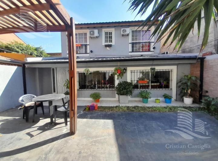 Casa · 220m² · 4 Ambientes · 3 Cocheras