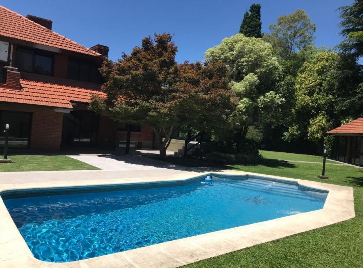 Casa · 270m² · 3 Dormitorios · 2 Cocheras