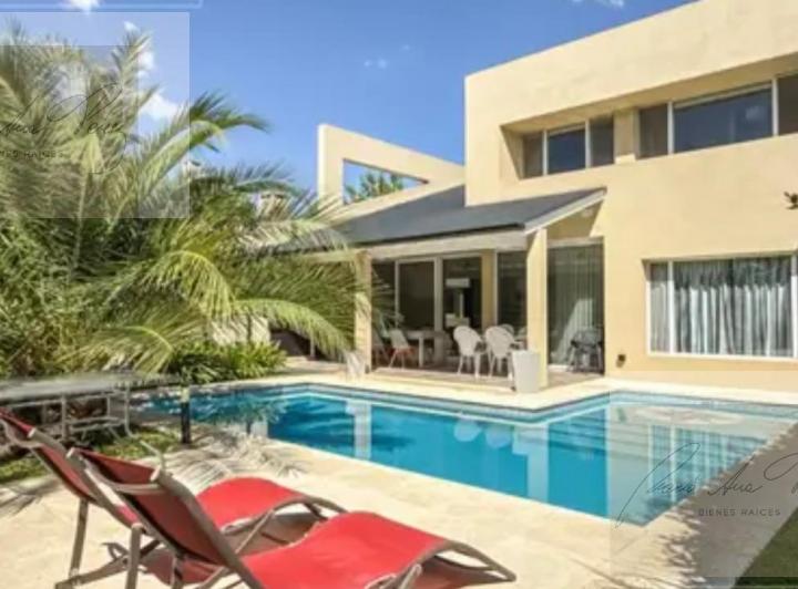 Casa · 200m² · 4 Ambientes · 2 Cocheras