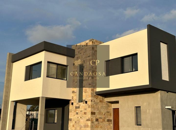 Casa · 228m² · 4 Ambientes · 3 Cocheras