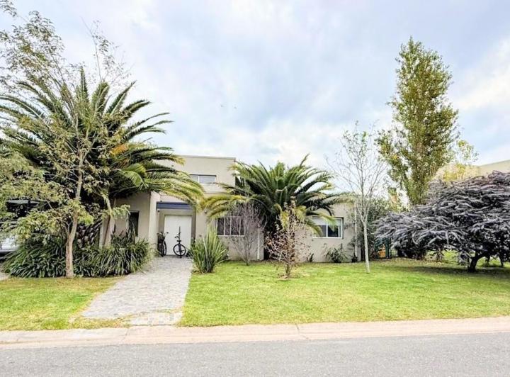 Casa · 147m² · 4 Ambientes · 1 Cochera