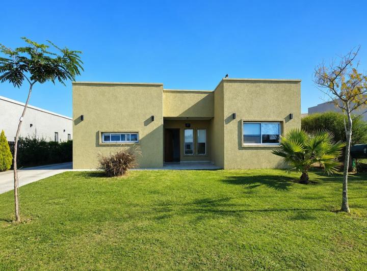 Casa · 163m² · 5 Ambientes · 2 Cocheras