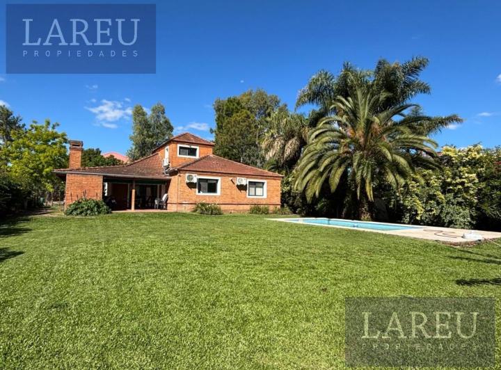 Casa · 131m² · 4 Ambientes · 2 Cocheras