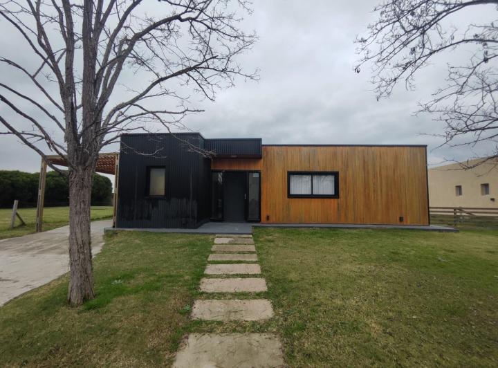 Casa · 120m² · 4 Ambientes · 4 Cocheras