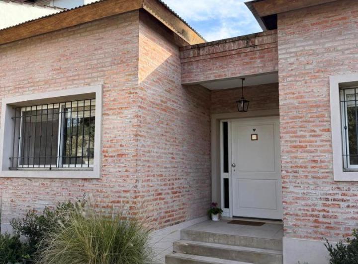 Casa · 153m² · 3 Ambientes · 2 Cocheras