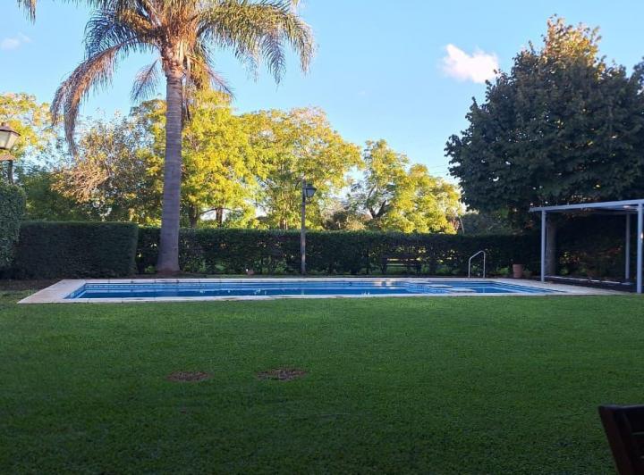 Casa · 180m² · 4 Ambientes · 6 Cocheras
