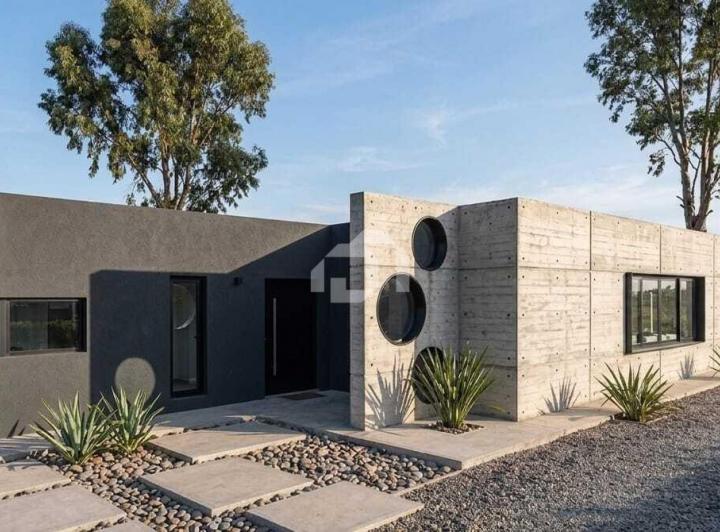 Casa · 136m² · 4 Ambientes · 2 Cocheras