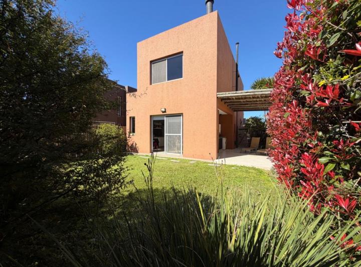 Casa · 117m² · 4 Ambientes · 2 Cocheras
