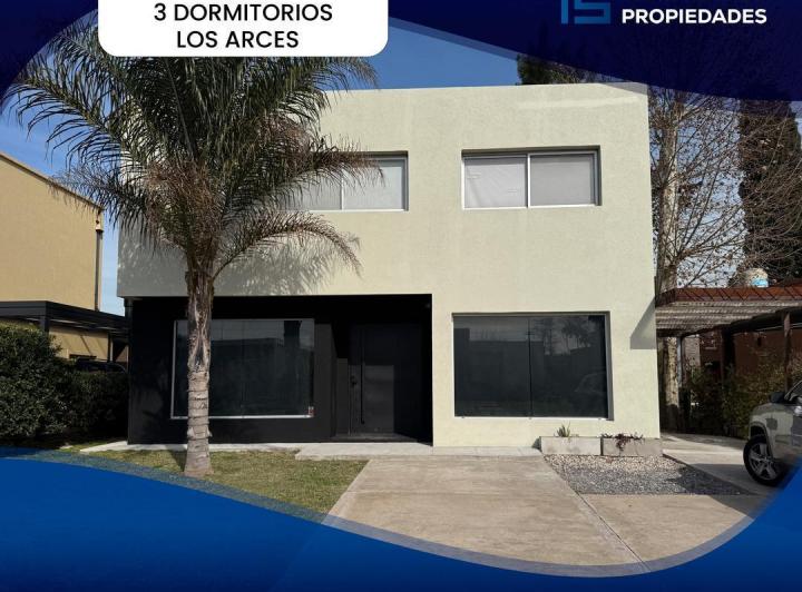 Casa · 242m² · 4 Ambientes · 3 Cocheras