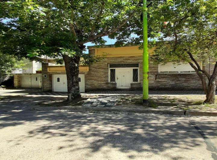 Casa · 185m² · 4 Ambientes · 1 Cochera