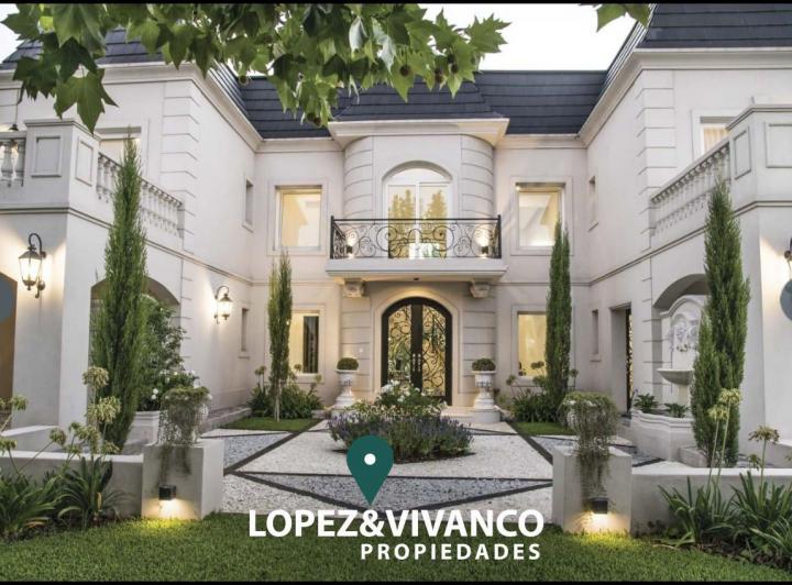 Casa · 260m² · 6 Ambientes · 2 Cocheras