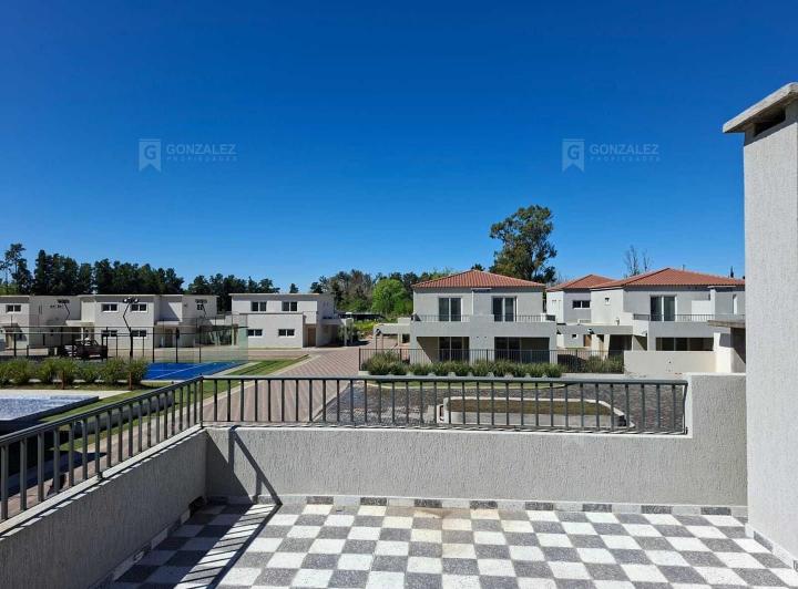 Casa · 98m² · 4 Ambientes · 1 Cochera