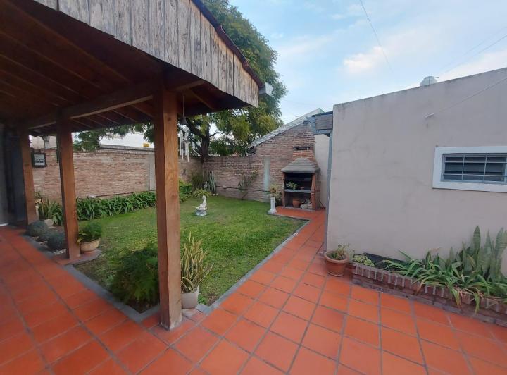 Casa · 100m² · 4 Ambientes · 2 Cocheras
