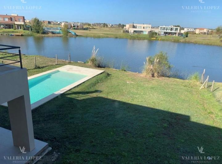Casa · 205m² · 5 Ambientes · 1 Cochera