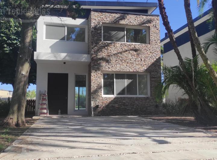 Casa · 170m² · 4 Ambientes · 2 Cocheras