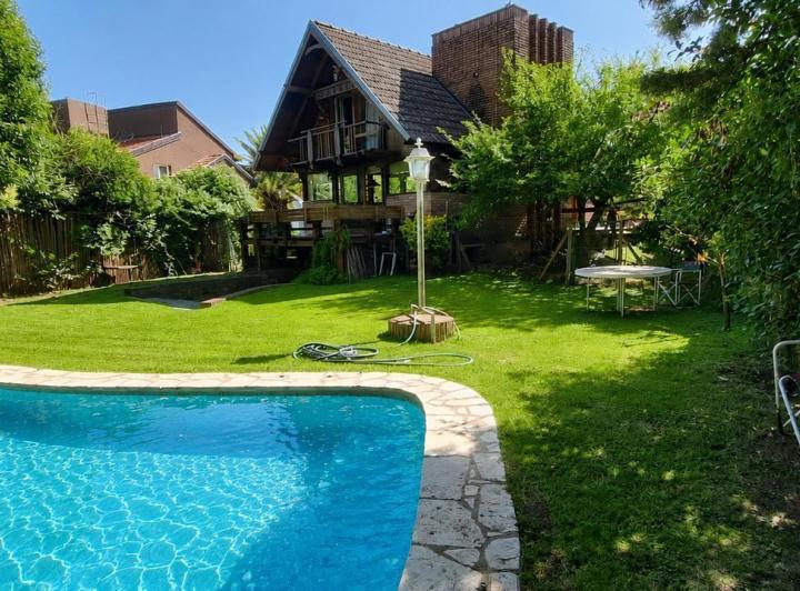 Casa · 190m² · 4 Ambientes · 4 Cocheras