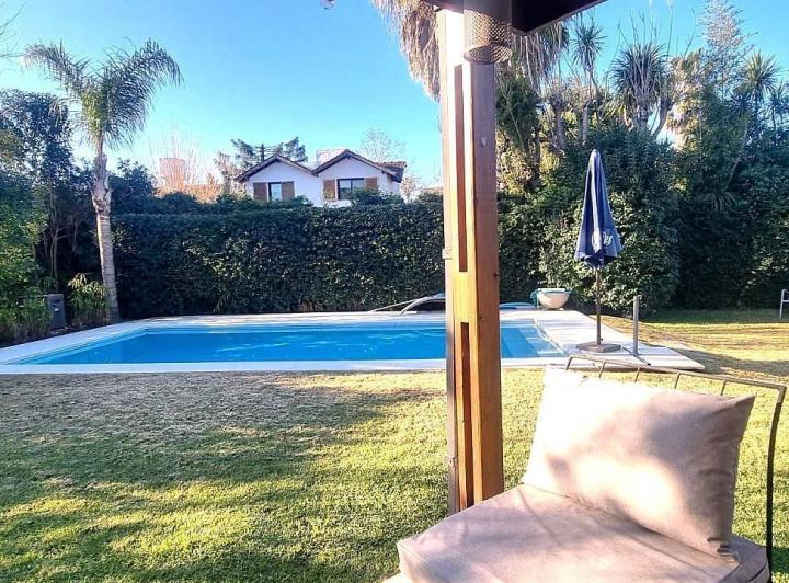 Casa · 160m² · 4 Ambientes · 3 Cocheras
