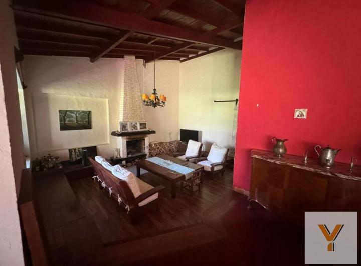 Casa · 198m² · 4 Ambientes · 2 Cocheras
