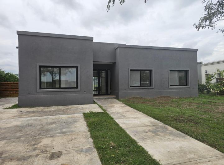 Casa · 158m² · 5 Ambientes · 4 Cocheras