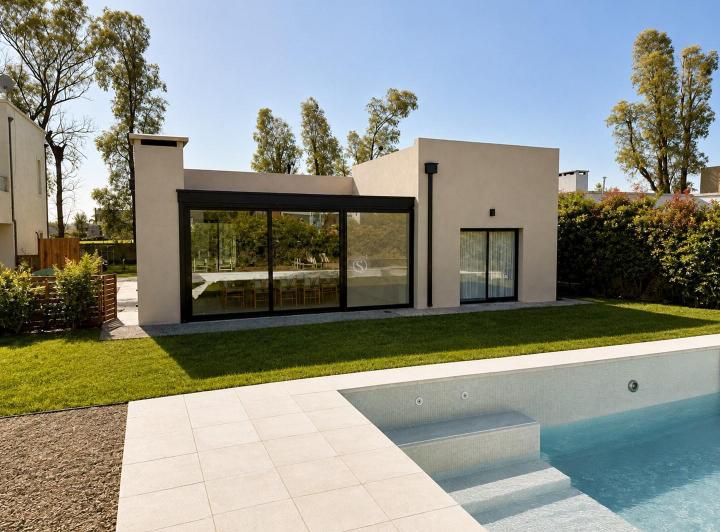 Casa · 141m² · 4 Ambientes · 3 Cocheras