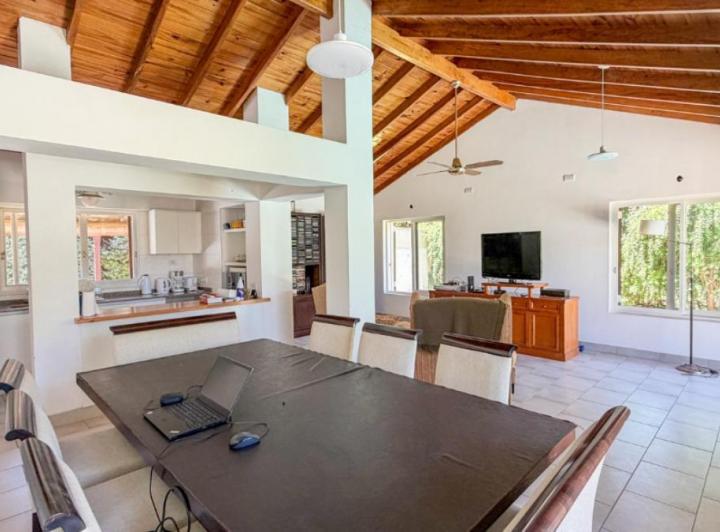 Casa · 212m² · 5 Ambientes · 1 Cochera