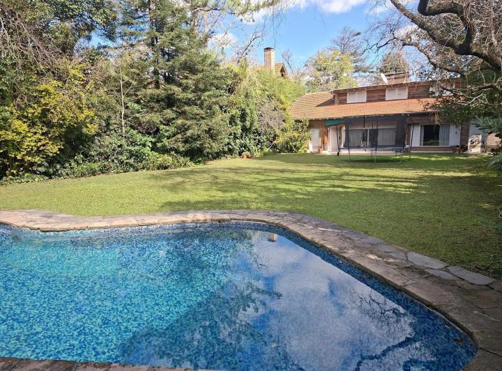 Casa · 412m² · 6 Ambientes · 3 Cocheras