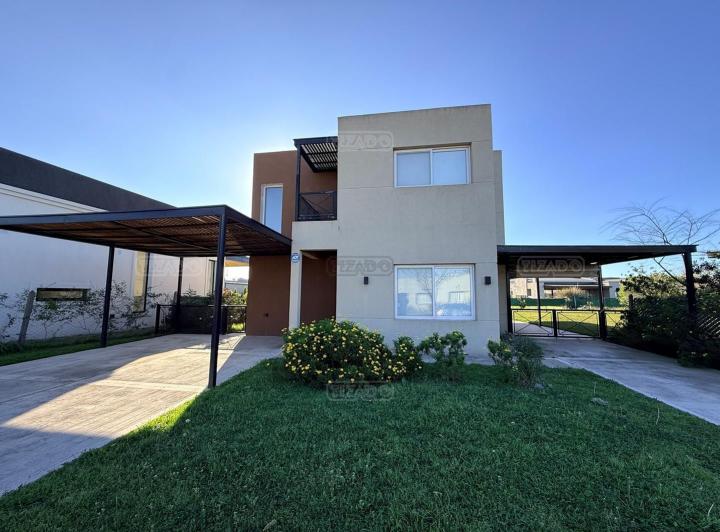 Casa · 151m² · 4 Ambientes · 5 Cocheras