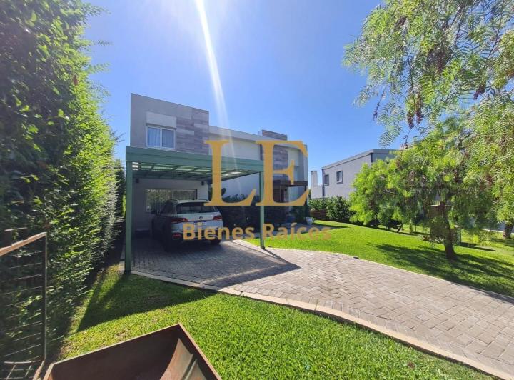 Casa · 200m² · 4 Ambientes · 4 Cocheras