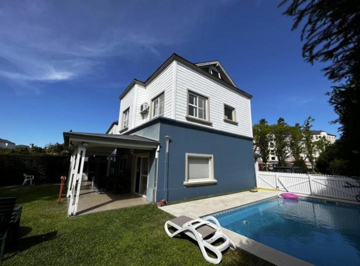 Casa · 153m² · 4 Ambientes · 3 Cocheras