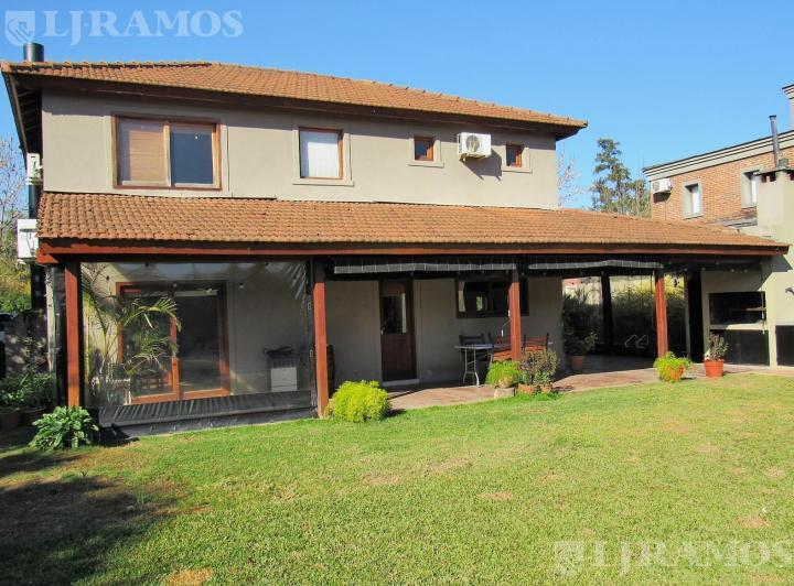 Casa · 140m² · 5 Ambientes · 2 Cocheras
