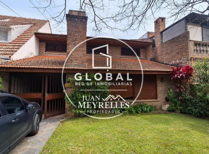 Casa · 240m² · 5 Ambientes · 2 Cocheras
