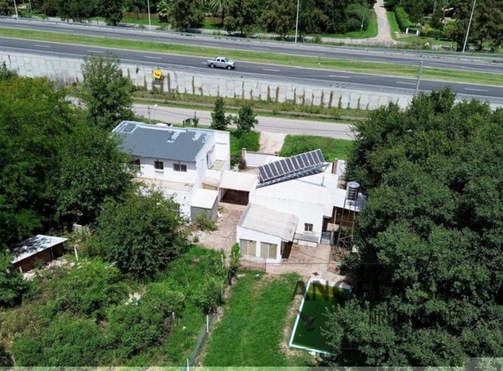 Casa · 280m² · 2 Ambientes · 1 Cochera