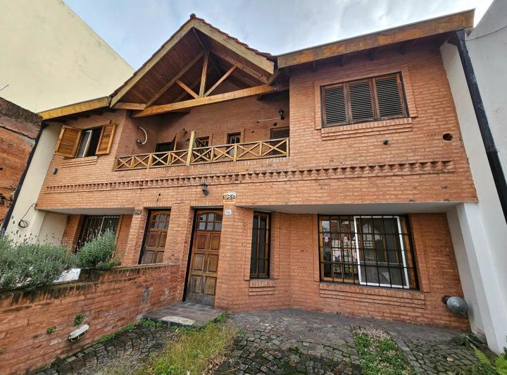 Casa · 122m² · 4 Ambientes · 1 Cochera