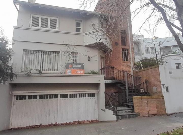 Casa · 206m² · 5 Ambientes · 2 Cocheras