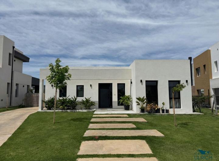 Casa · 140m² · 5 Ambientes · 2 Cocheras