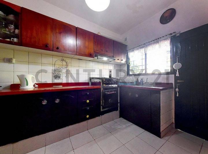 Casa · 240m² · 4 Ambientes · 1 Cochera
