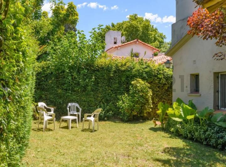 Casa · 170m² · 4 Ambientes · 2 Cocheras