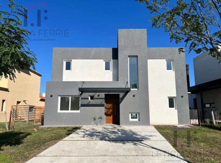 Casa · 155m² · 5 Ambientes · 2 Cocheras