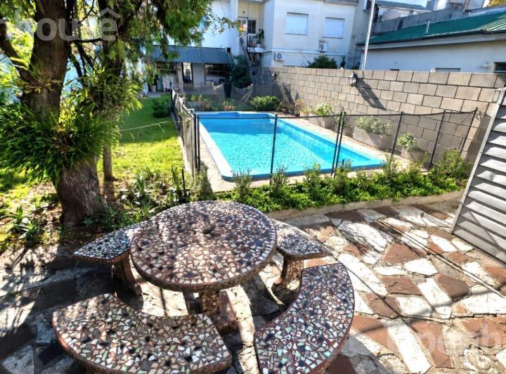 Casa · 300m² · 4 Ambientes · 1 Cochera