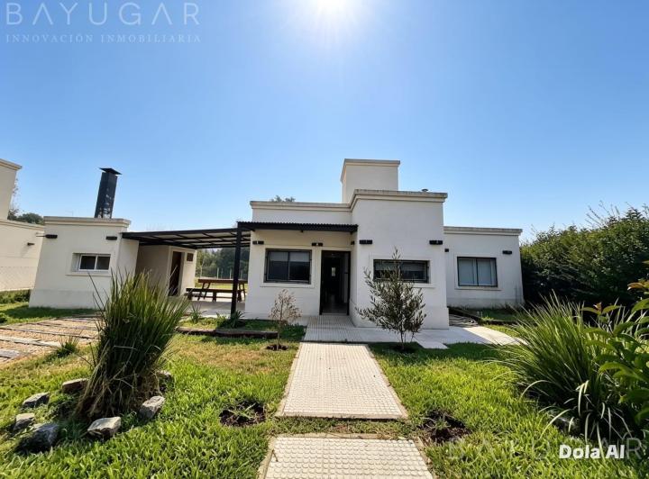 Casa · 100m² · 4 Ambientes · 3 Cocheras