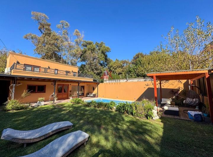 Casa · 131m² · 4 Ambientes · 1 Cochera