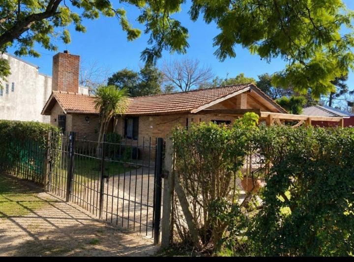Casa · 203m² · 4 Ambientes · 2 Cocheras