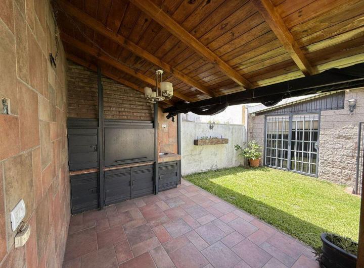 Casa · 106m² · 4 Ambientes · 2 Cocheras