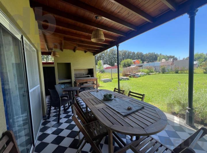 Casa · 98m² · 4 Ambientes · 1 Cochera