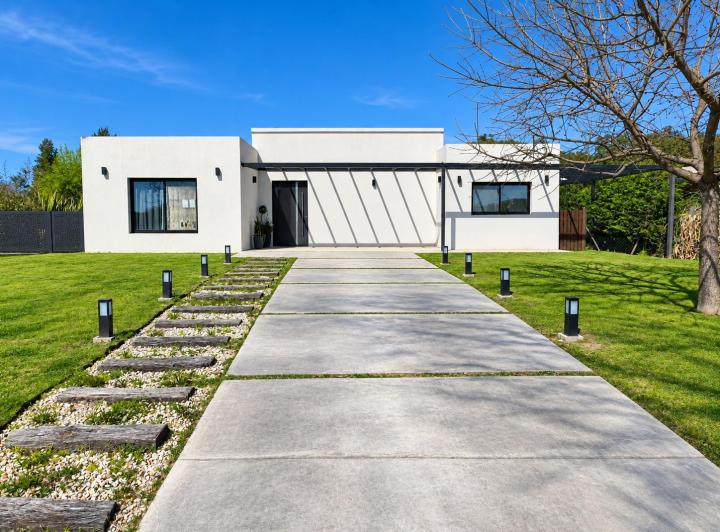Casa · 130m² · 4 Ambientes · 2 Cocheras