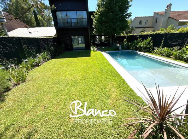 Casa · 184m² · 4 Ambientes · 2 Cocheras
