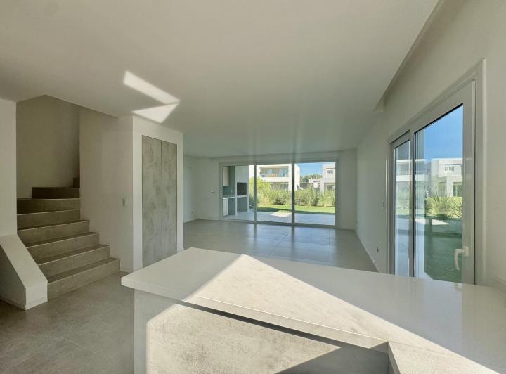 Casa · 128m² · 4 Ambientes · 2 Cocheras
