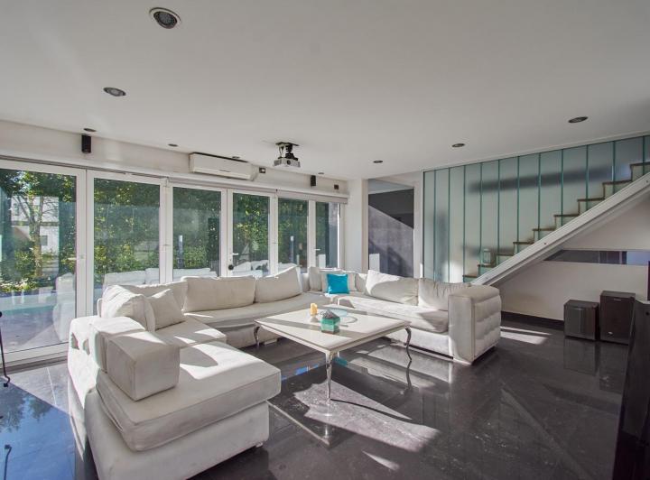 Casa · 233m² · 4 Ambientes · 2 Cocheras